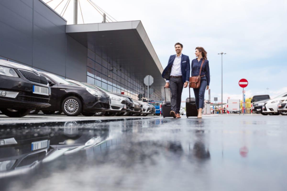 Parking na lotnisku Okęcie – czy warto wykupić abonament?