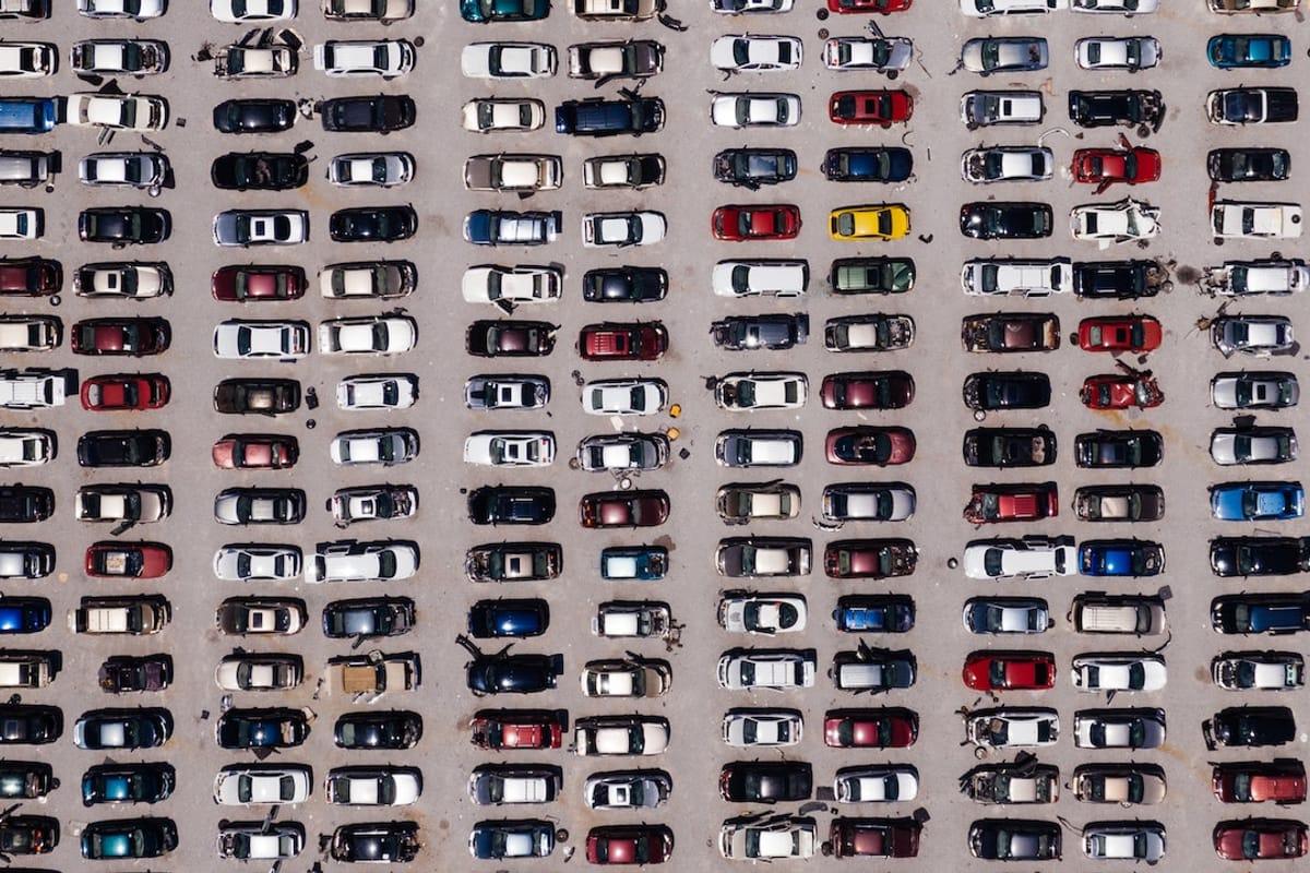 Parking przy lotnisku Chopina – zakres usług w ofercie STANDARD