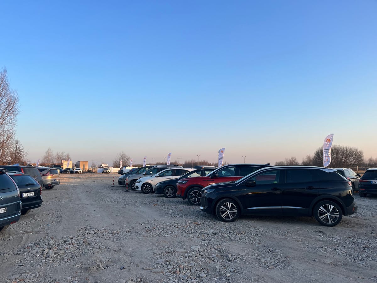 Parking Lotnisko Warszawa - teren parkingowy